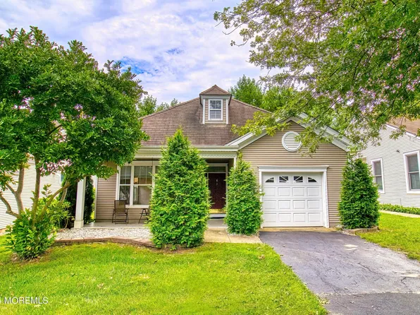 18 Springlawn Drive, Lakewood, NJ 08701