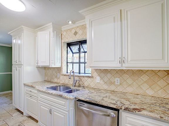 4th image of 1513 Capetown Dr