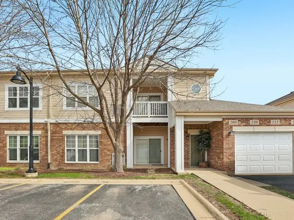 210 Clubhouse Ln, Oswego, IL 60543