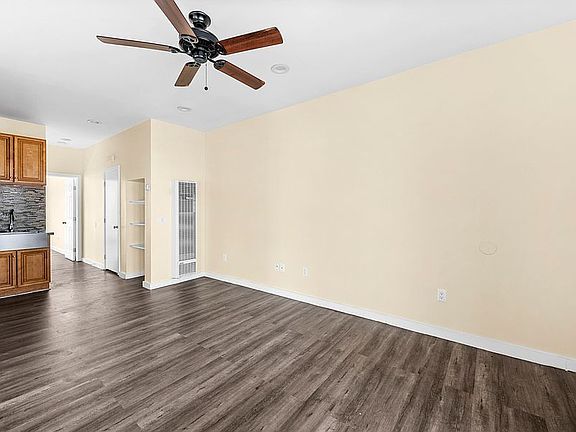 5th image of 1050 W 57th St #1050.25