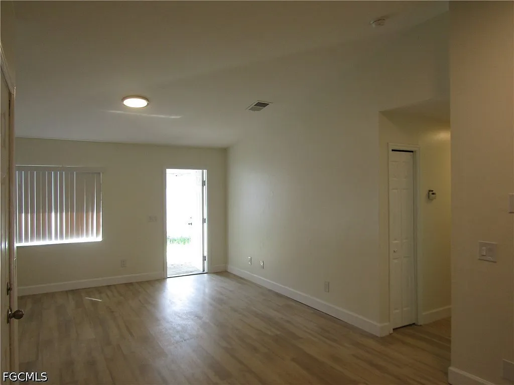 2 bed, 2.0 bath, 1083 sqft, $1,325 — Photo 3