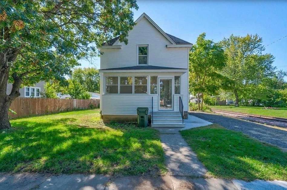 1st image of 817 Dawson St