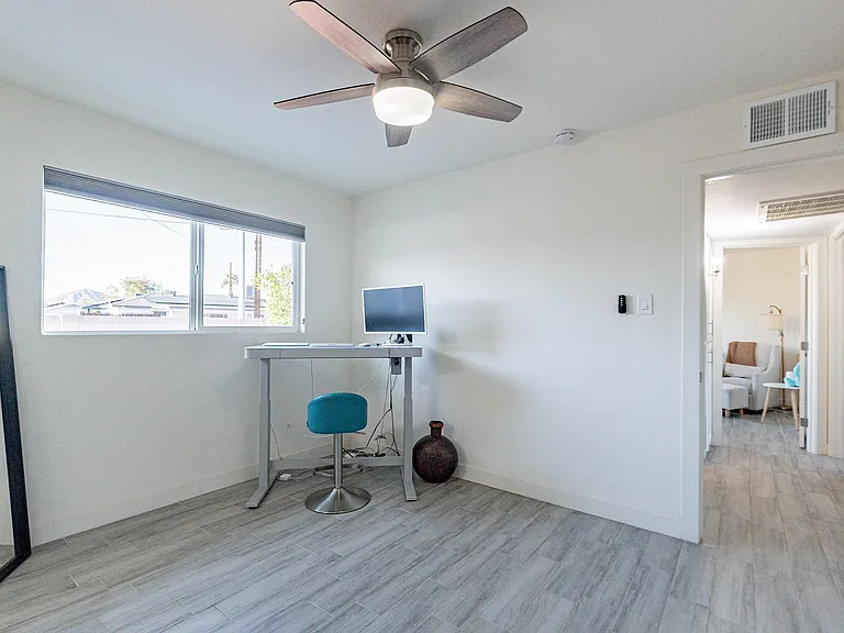 4724 E Polk St — Photo 17