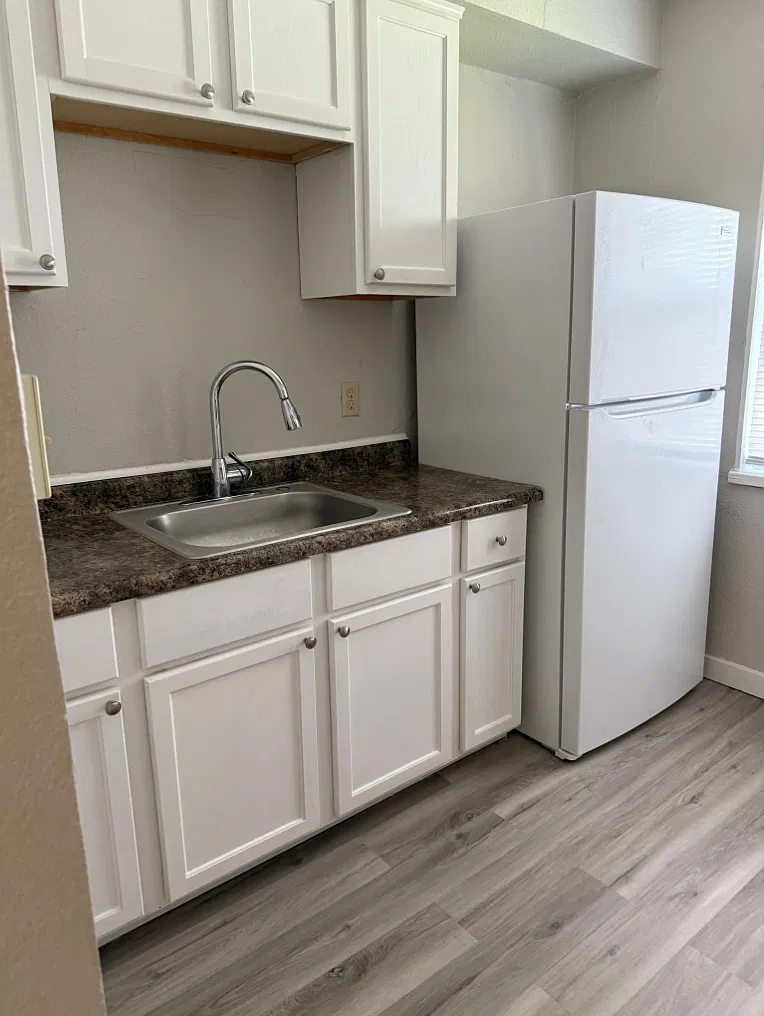 1700 Harold Drive - 1704 — Photo 3