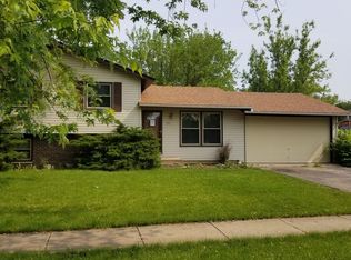 830 Beech Dr, Bolingbrook, IL 60440