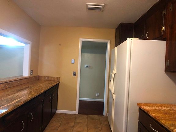 4th image of 2712 Arlex Dr E