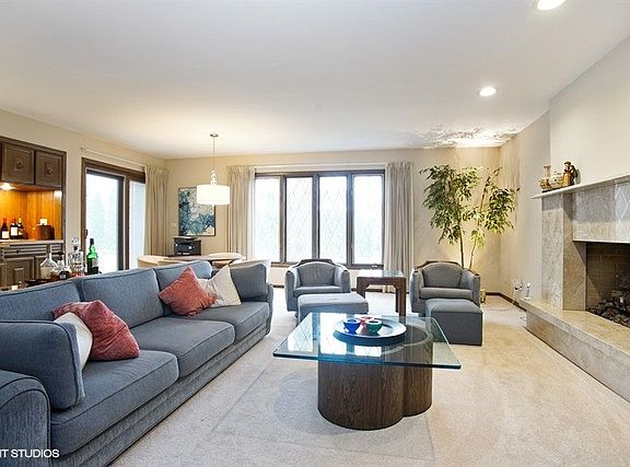 3rd image of 219 Sherwood Dr