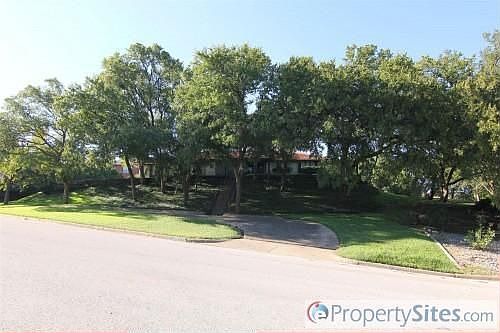 2nd image of 1000 Doral Dr