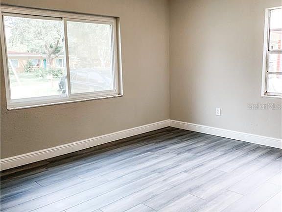 5th image of 10227 N Fleetwood Dr