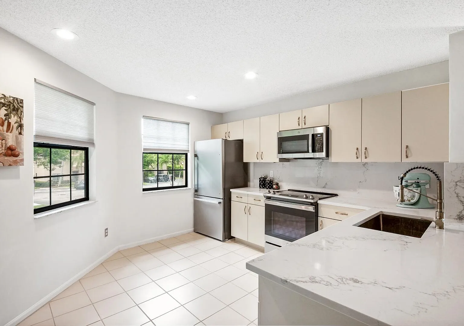 2 bed, 2.0 bath, 1319 sqft, $2,700 — Photo 1