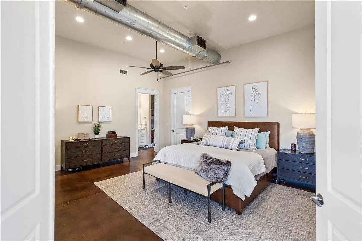 2 bed, 2350 sqft, $2,875 — Photo 3