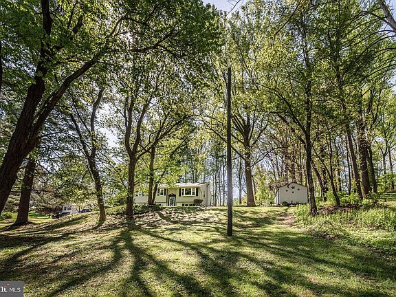 4th image of 886 Downingtown Park