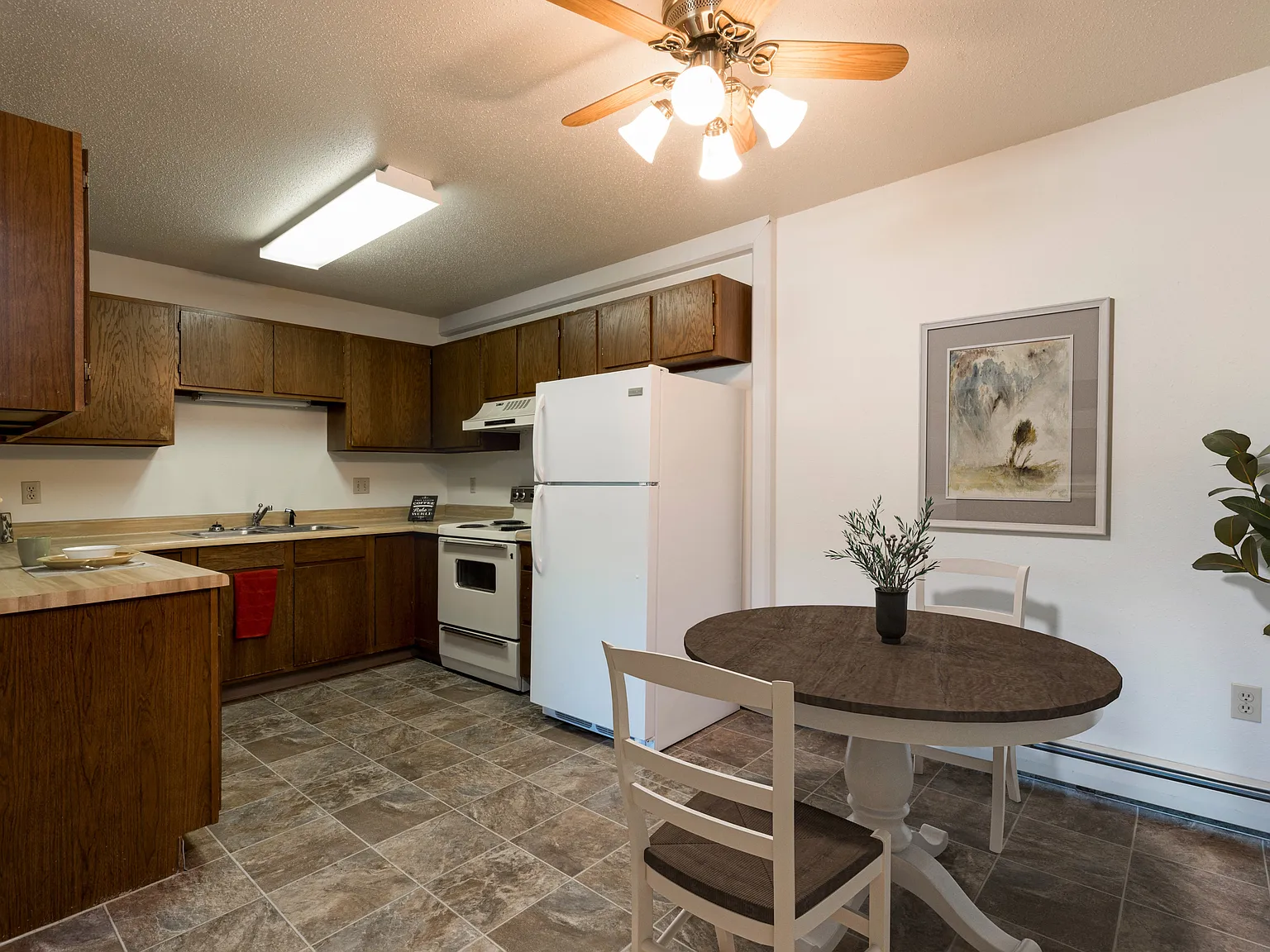 Rosser Apartments — Photo 2
