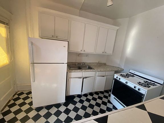 3rd image of 2806 W Cary St APT 2