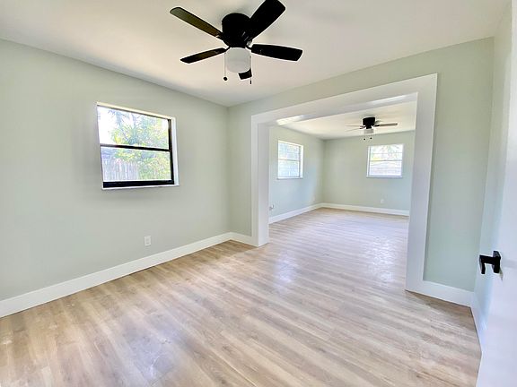5th image of 4226 NE Hyline Dr