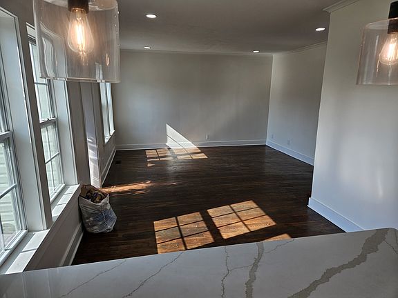 4th image of 108 Cane Hill St
