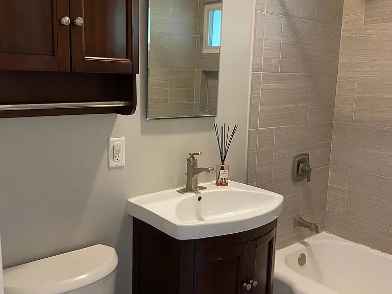 1610 Winona Ave — Photo 20