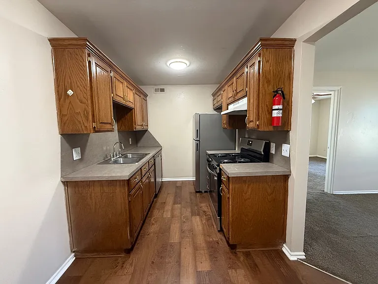2021 NW 25th St #15 — Photo 3