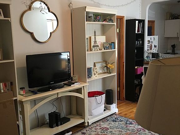 3rd image of 320 E 49th St #43