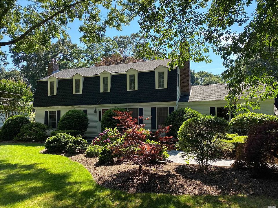 1st image of 300 Oakwood Dr