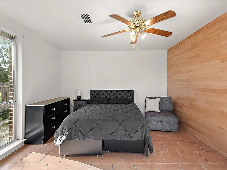 225 Palmyra St — Photo 8