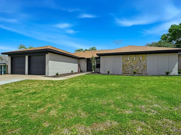 3813 Fox Hollow Dr, Bedford, TX 76021