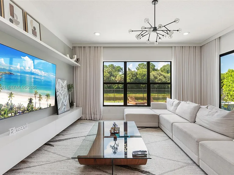 9529 Eden Roc Ct — Photo 15