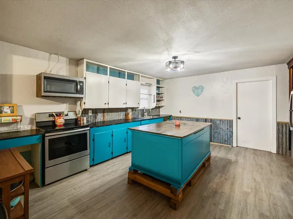 101 S Runnels Ave, Streetman, TX 75859