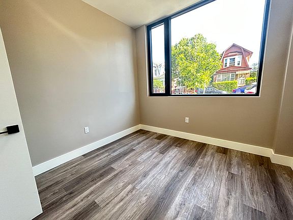 5th image of 2801 Tilden Ave #1J