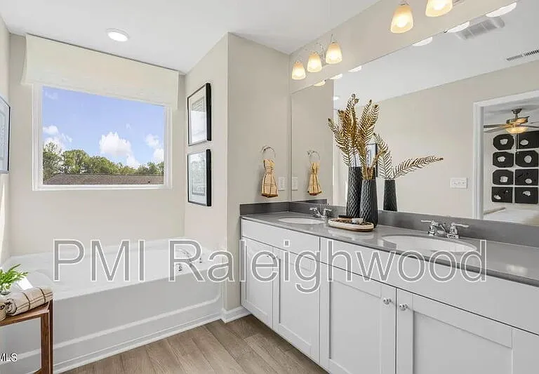 136 Kobus Ct — Photo 21
