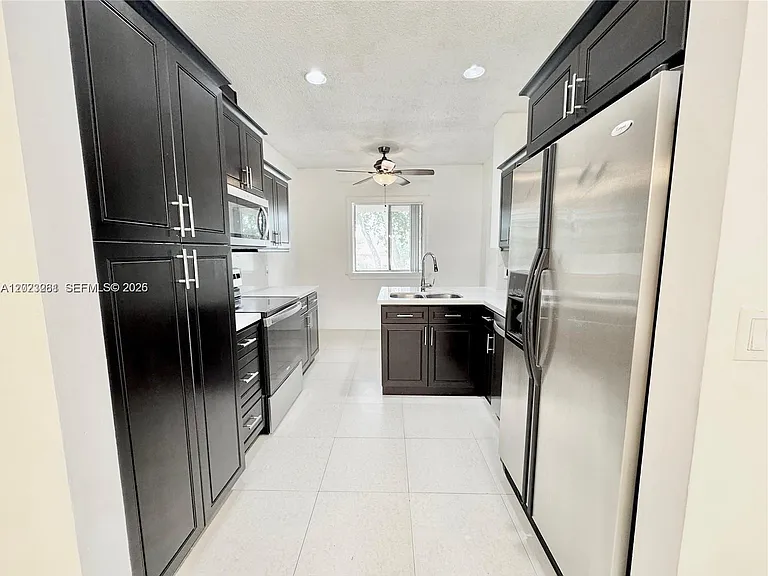 16320 Malibu Dr #10 — Photo 3