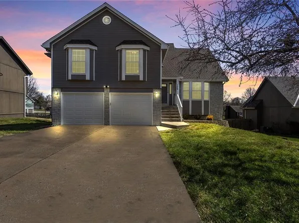 109 SW Drew Ln, Lees Summit, MO 64081