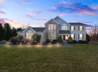 19 Running Brook Cir, Flemington, NJ 08822