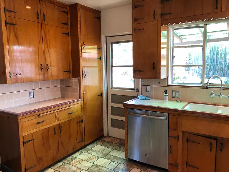 360 Adams Ave — Photo 31