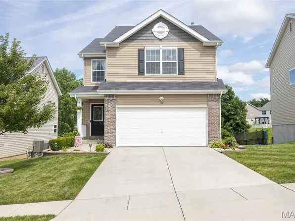 112 Village Glen Ct, Wentzville, MO 63385