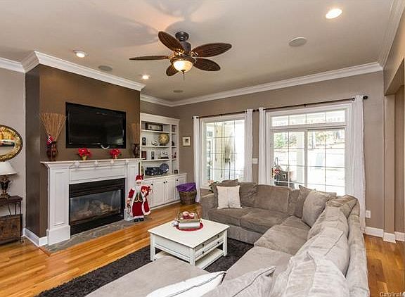 3rd image of 3542 Maple Wood Dr