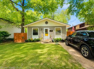 2716 Sinclair Ave, Waterford, MI 48328