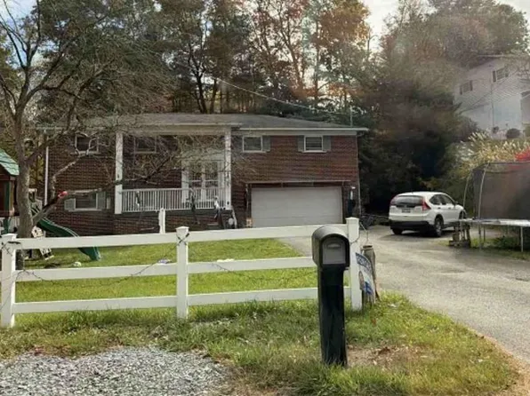 1105 Pinewood Dr, Beckley, WV 25801