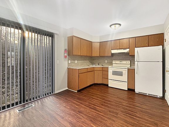 2nd image of 451 Lincoln Ave #2