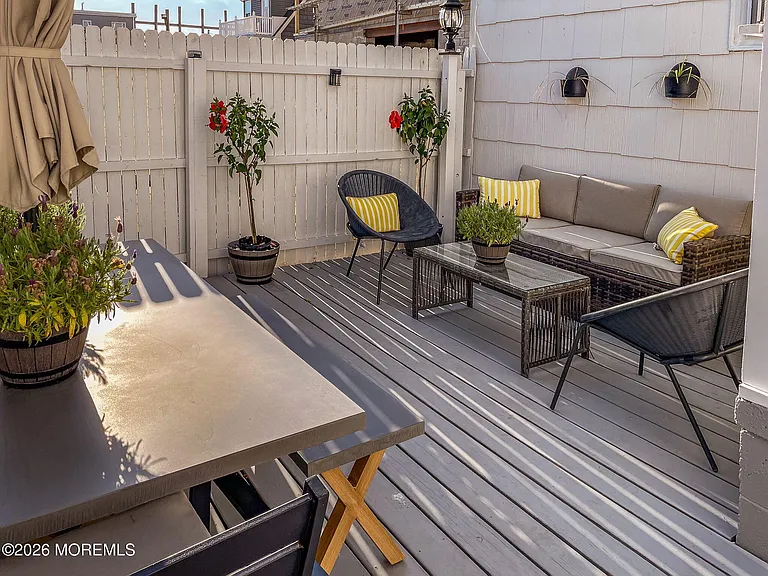 32 Franklin Ave — Photo 9