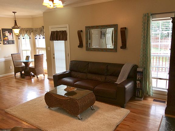 5th image of 1819 Abbotsford Ct