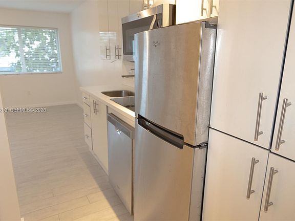 3rd image of 1601 Meridian Ave APT 104