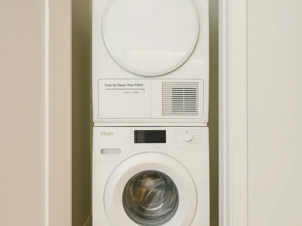 35-32 Leavitt Street image 6 of 10