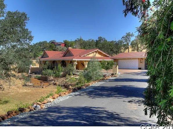 3950 Paolini Rd, Valley Springs, CA 95252