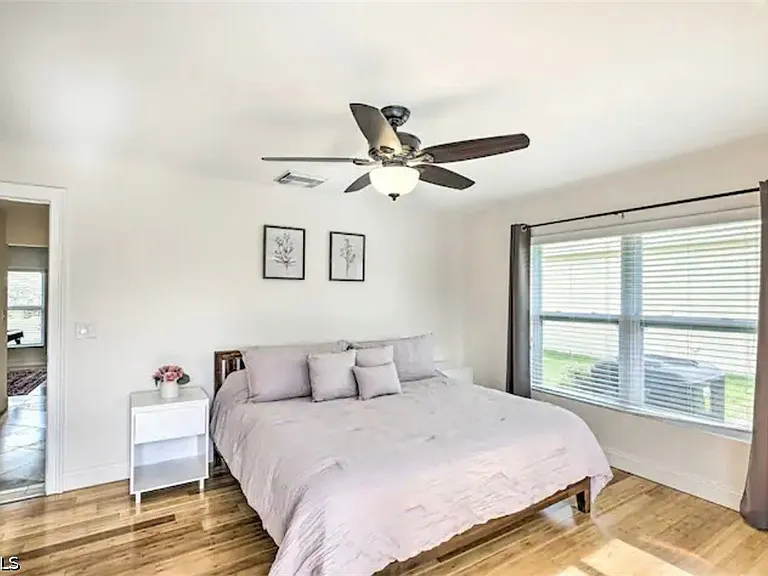 2806 SW 38th Ter — Photo 14