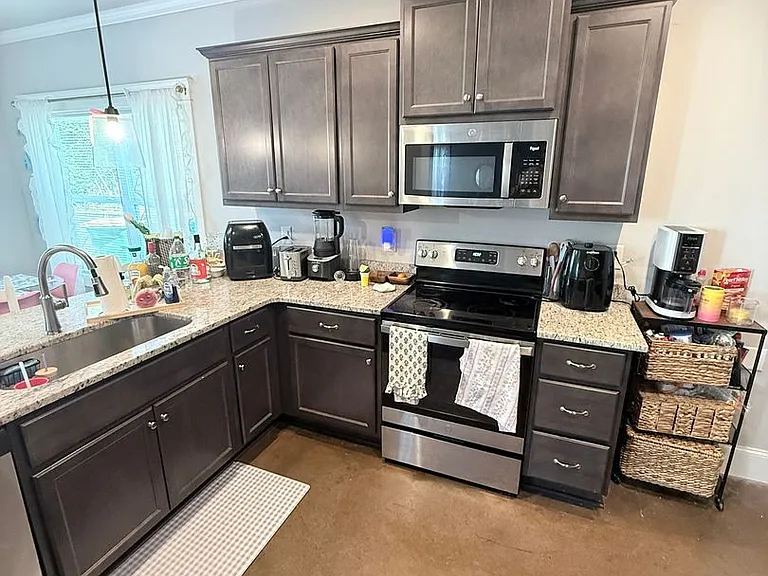 954 Martin Luther King Pkwy — Photo 4