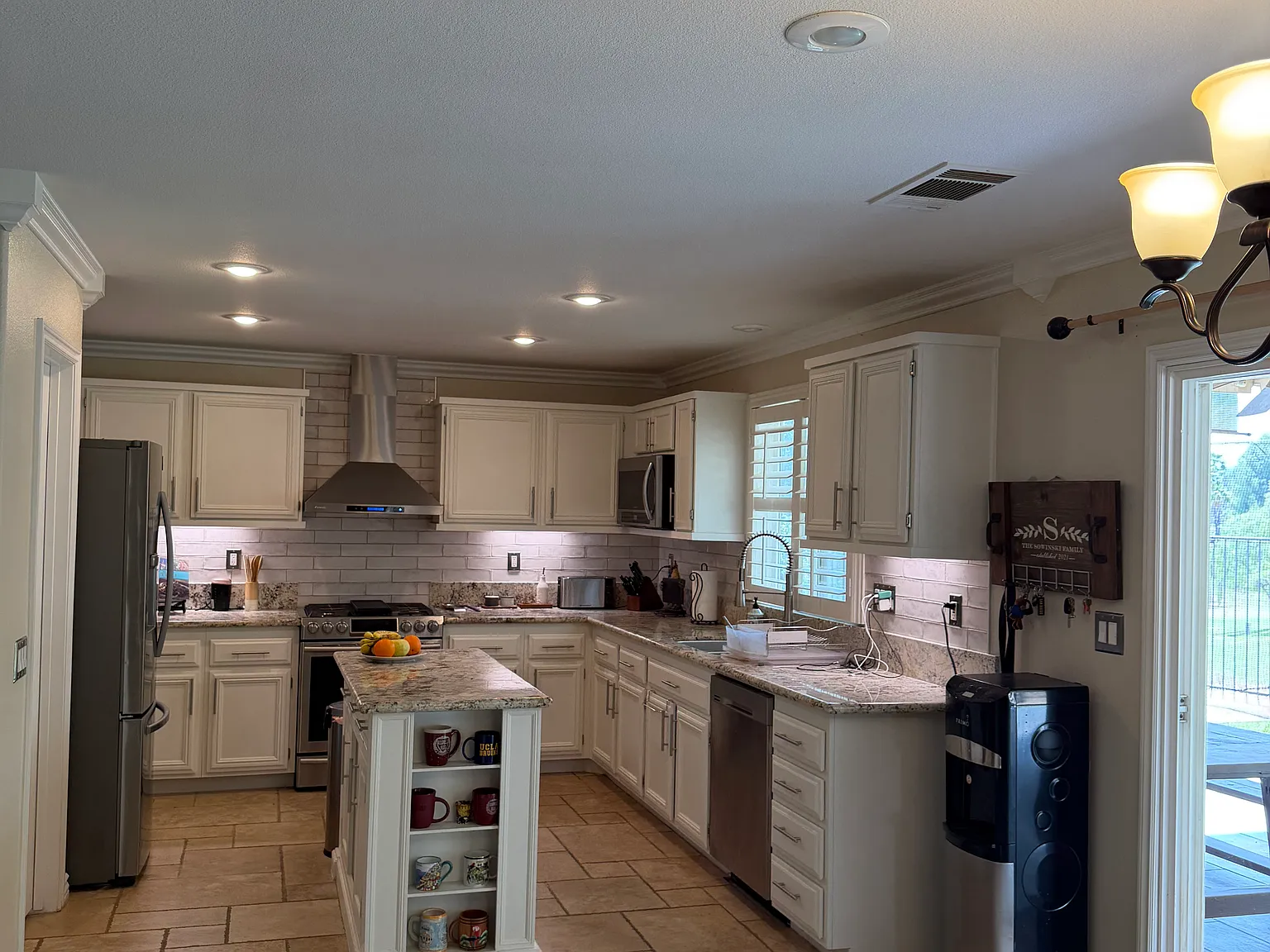 4 bed, 2.5 bath, 2673 sqft, $3,700 — Photo 3