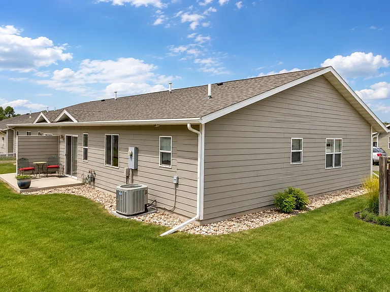 1203 Silverbrook Ln — Photo 2