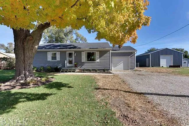 1004 Oak St photo 1
