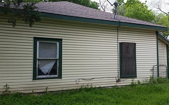 3rd image of 308 E Fannin St